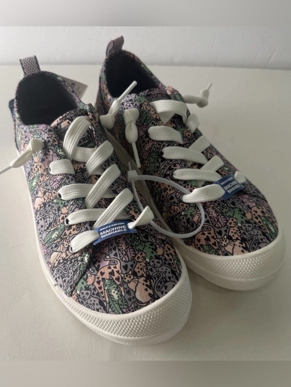 NWT BOB's from Skechers Beach Bingo Kitty Cartoon Cats Memory Foam Sneakers 7